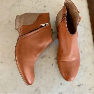 PF Italian Leather zipper ankle boots SZ 8